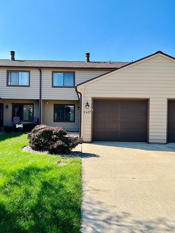 2407 Morrissey Park Dr, Champaign, IL 61821
