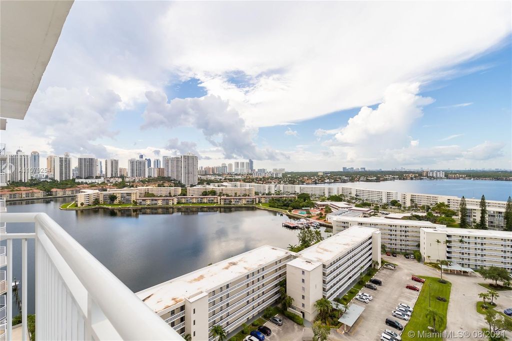 Aventura Blvd, Miami, FL 33180