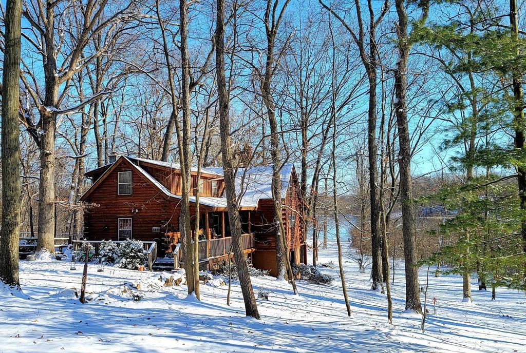 9809 Beachview Dr, Jerome, MI 49249