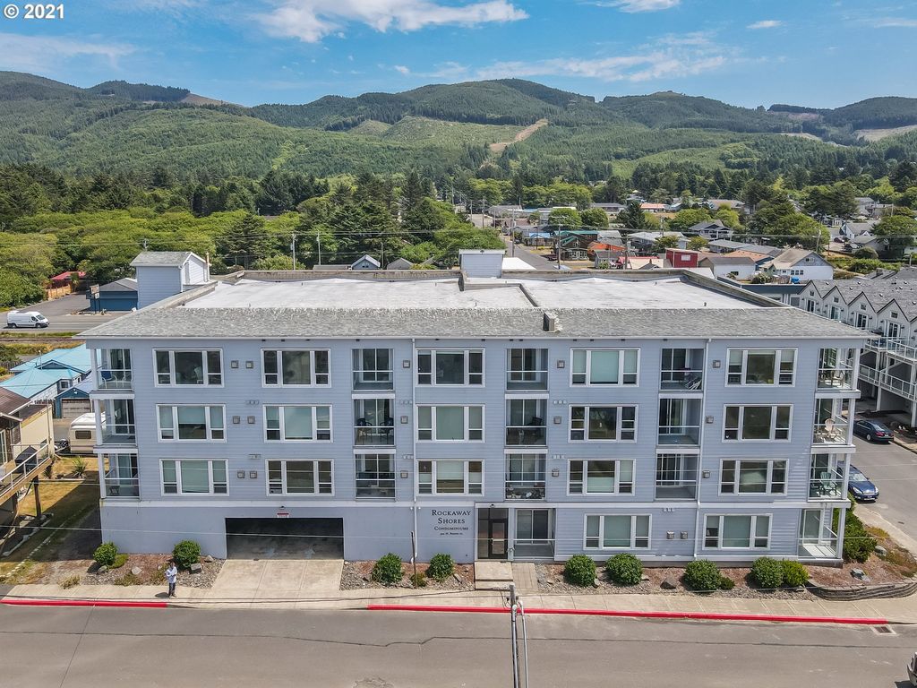300 N Pacific St #32, Rockaway Beach, OR 97136