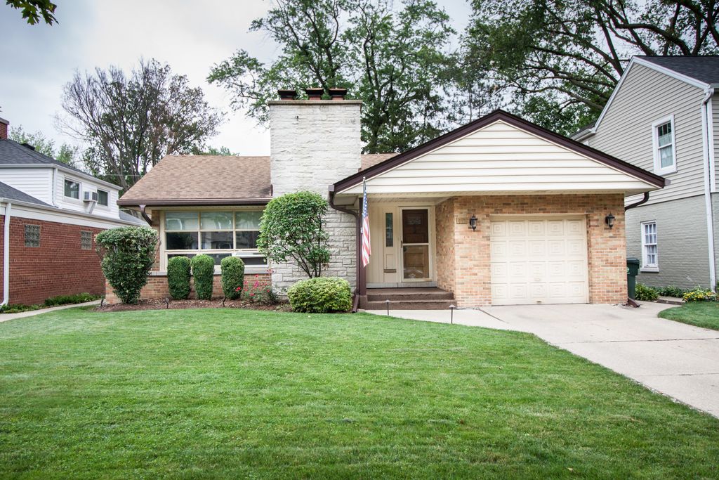 917 S Lincoln Ave, Park Ridge, IL 60068
