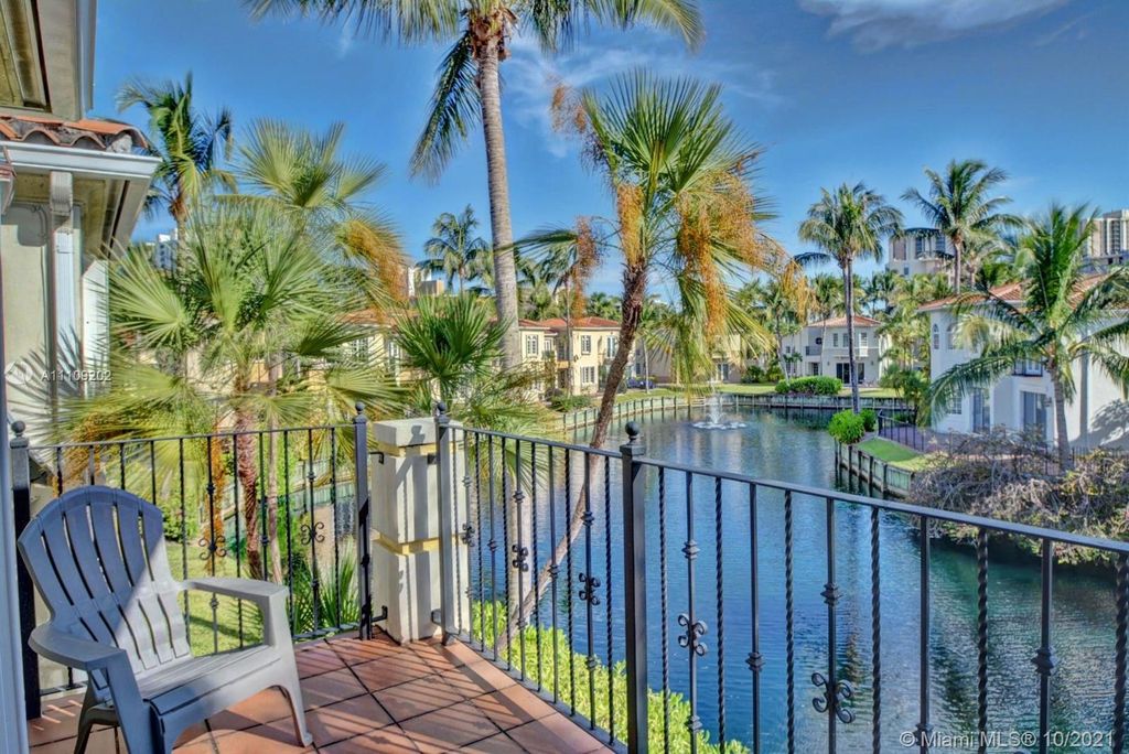20828 NE 32nd Ave, Miami, FL 33180