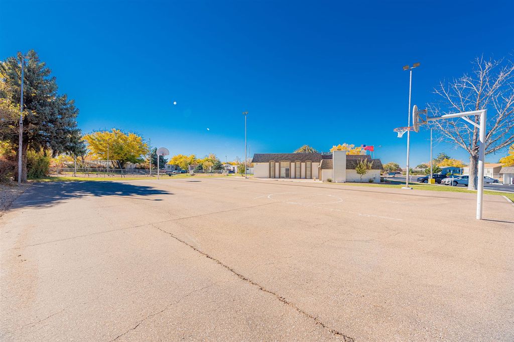 720 Doe Ln SE, Albuquerque, NM 87123