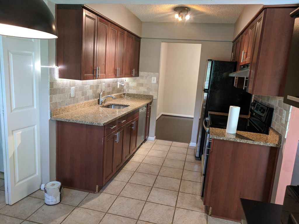 10204 Bushman Dr #303, Oakton, VA 22124