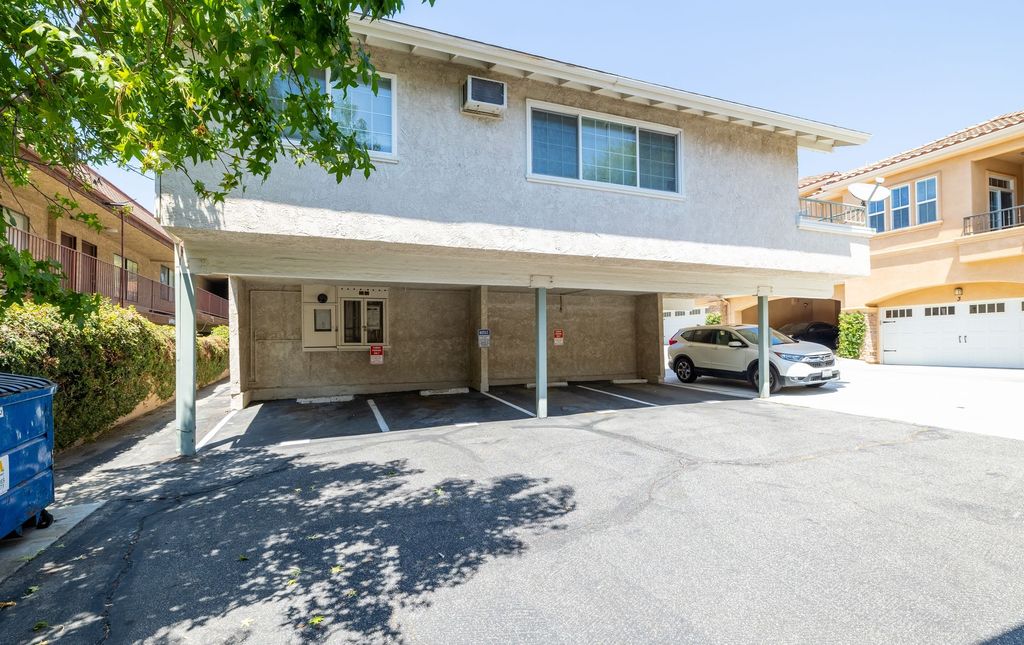 5302 Colodny Dr, Agoura Hills, CA 91301