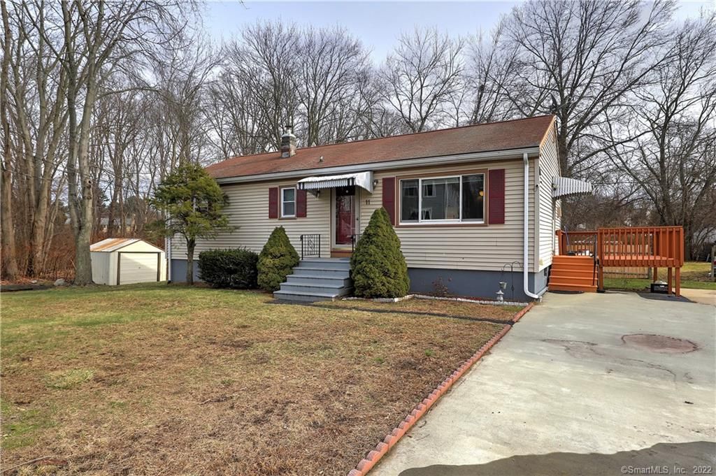11 White Oaks Ter, Milford, CT 06461