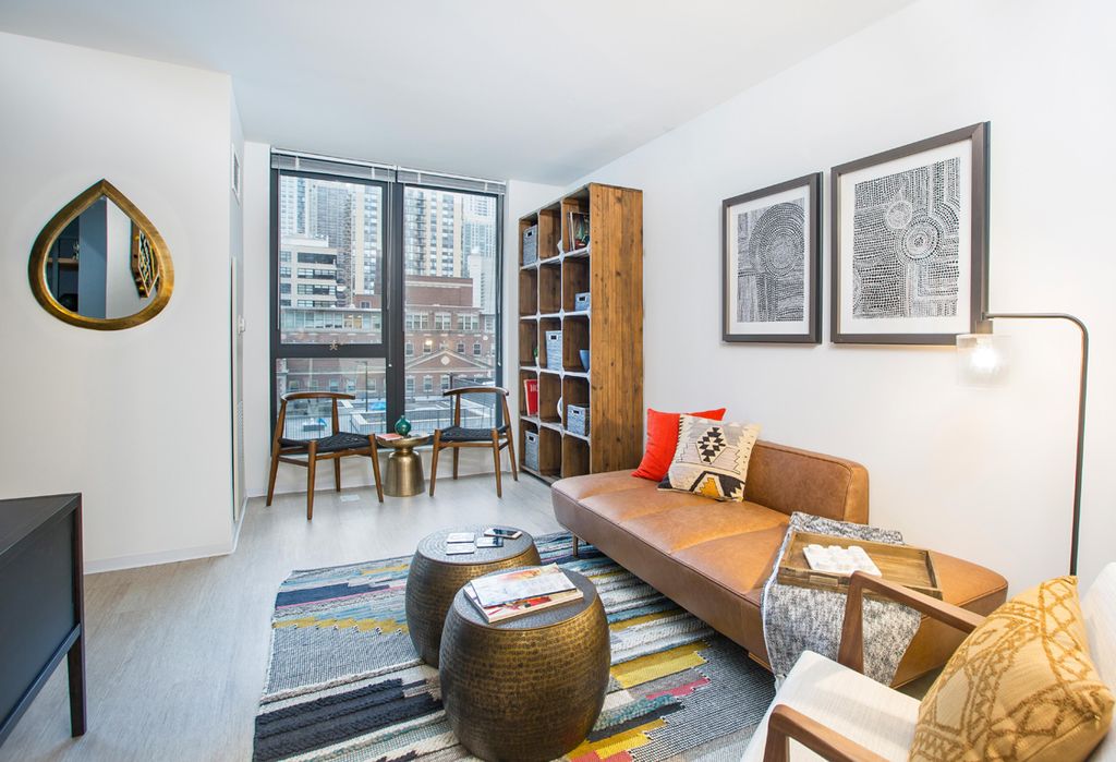 165 w superior st chicago il 60654