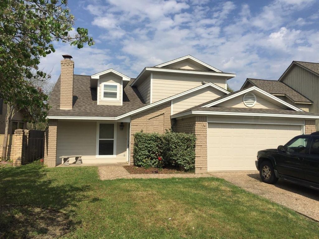 2914 Broadmoor Dr, Bryan, TX 77802