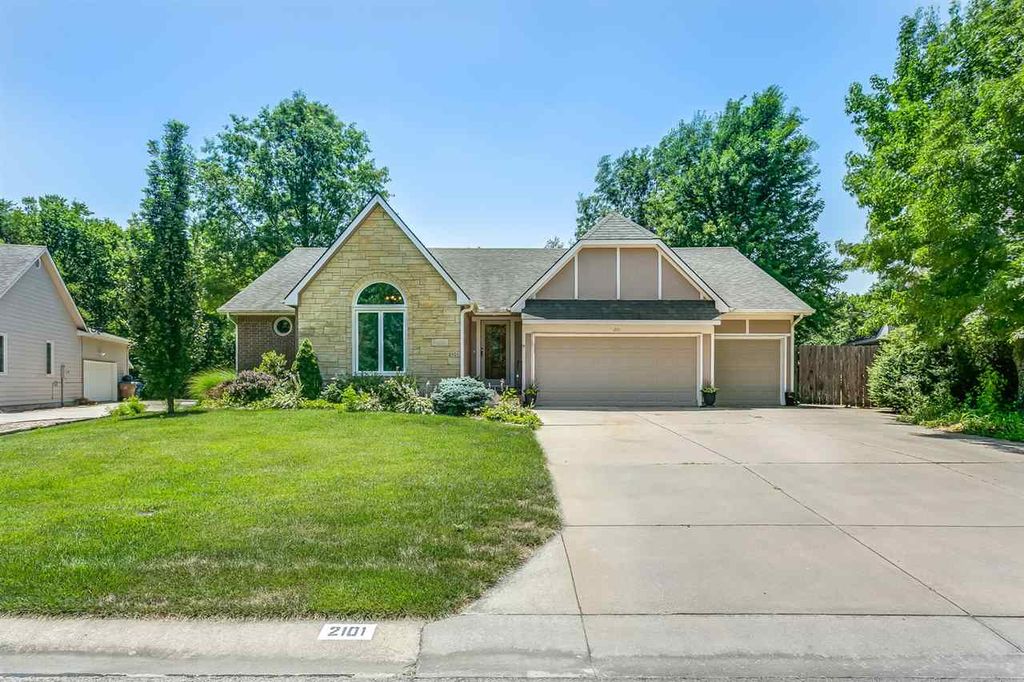 2101 E  Country View Dr, Derby, KS 67037