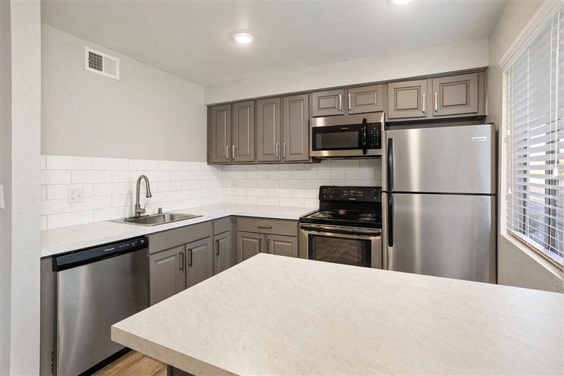 5038 S Hardy Dr, Tempe, AZ 85282