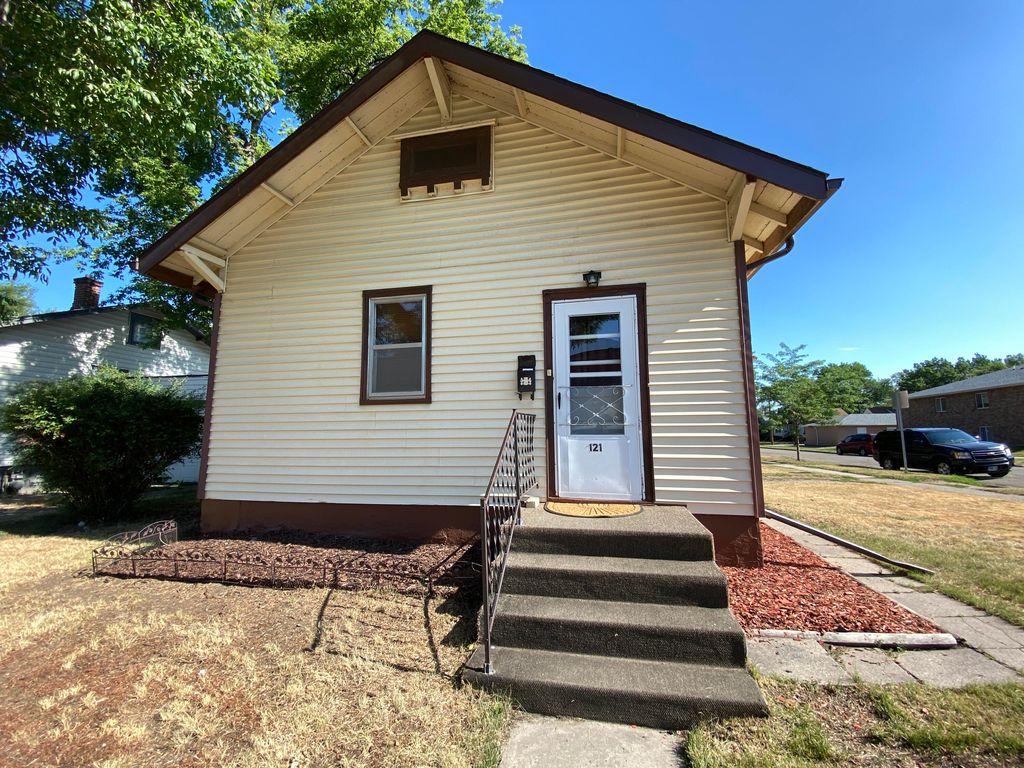 121 5th Ave NE, Aberdeen City, SD 57401
