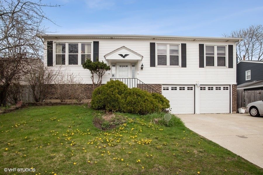 70 Hesterman Dr, Glendale Heights, IL 60139