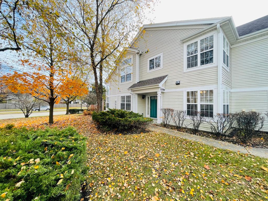 1084 Providence Ln, Buffalo Grove, IL 60089