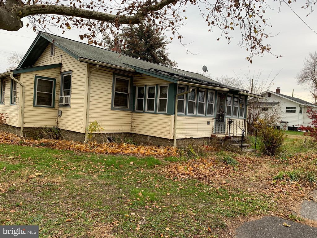237 C St, Penns Grove, NJ 08069
