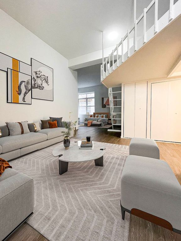 88 Fulton St #207, New York, NY 10038