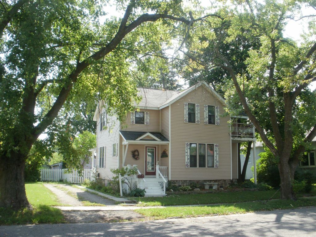 111 S B St, Cheboygan, MI 49721 Trulia