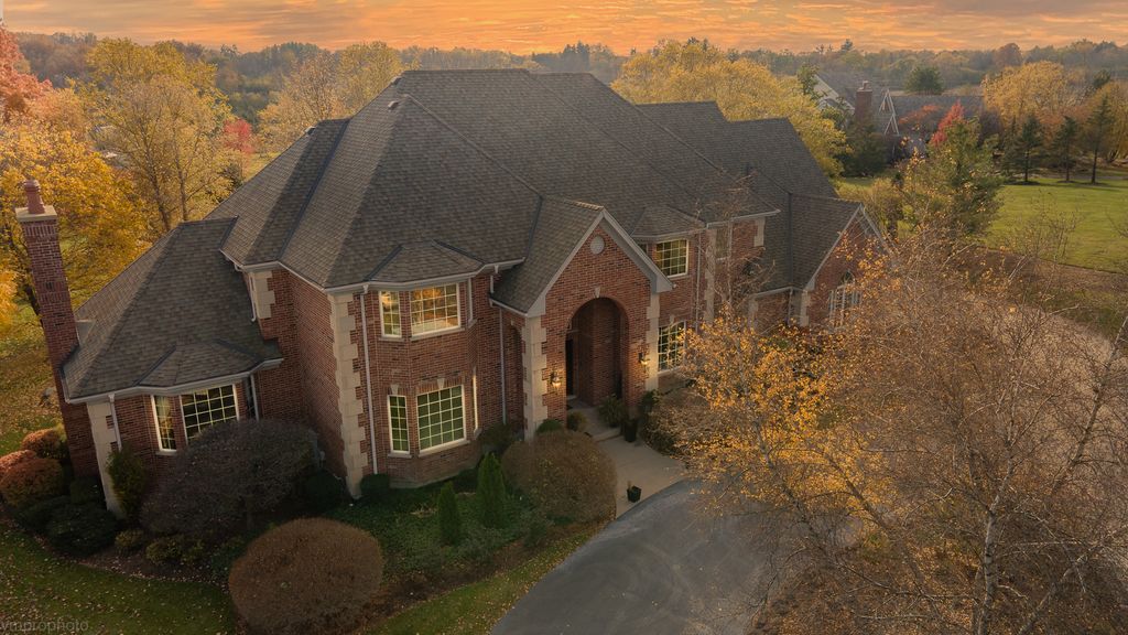 110 Hillandale Ct, North Barrington, IL 60010