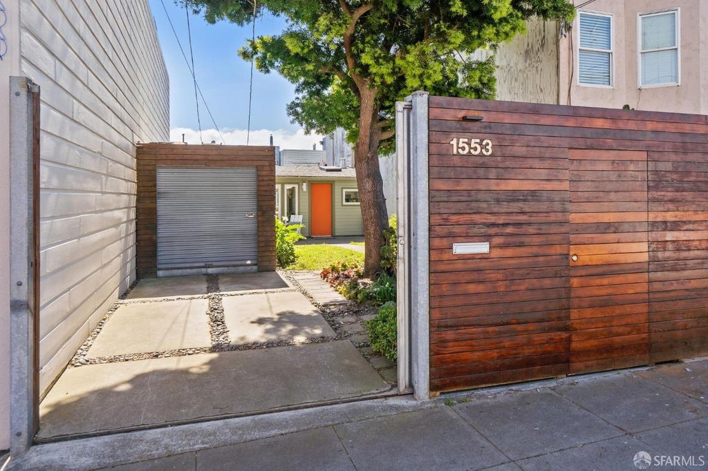 1553 Thomas Ave, San Francisco, CA 94124