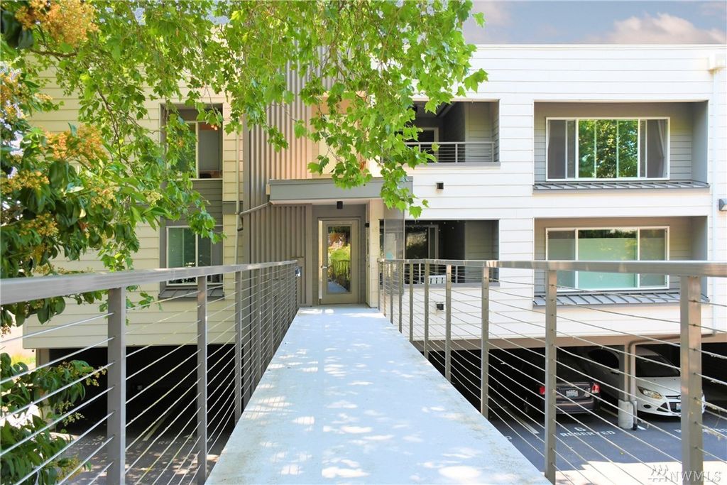 3609 14th Ave W #205, Seattle, WA 98119