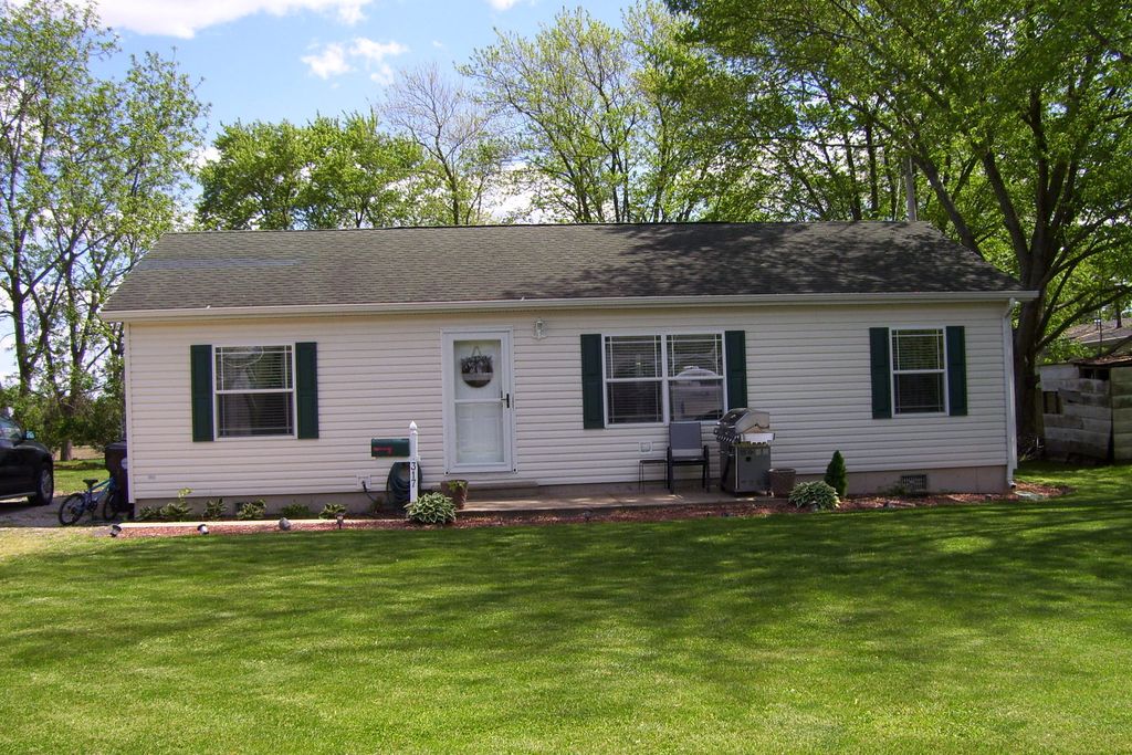 317 E Marshall St, Bement, IL 61813