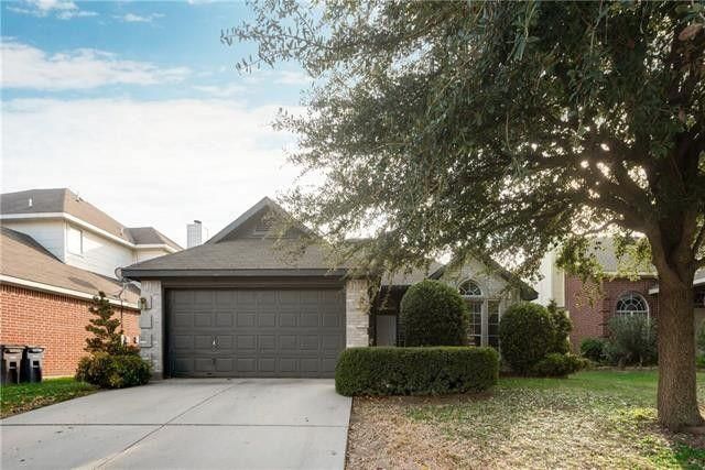 1736 Canyon Ridge St, Fort Worth, TX 76131