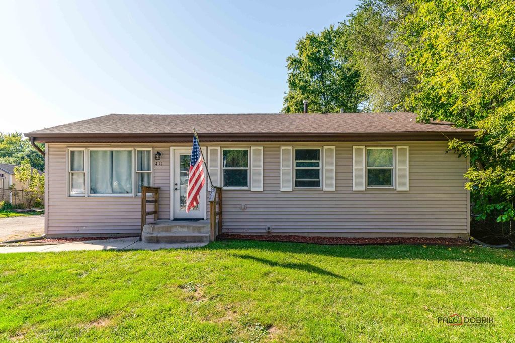 411 Santa Barbara Rd, Lakemoor, IL 60051