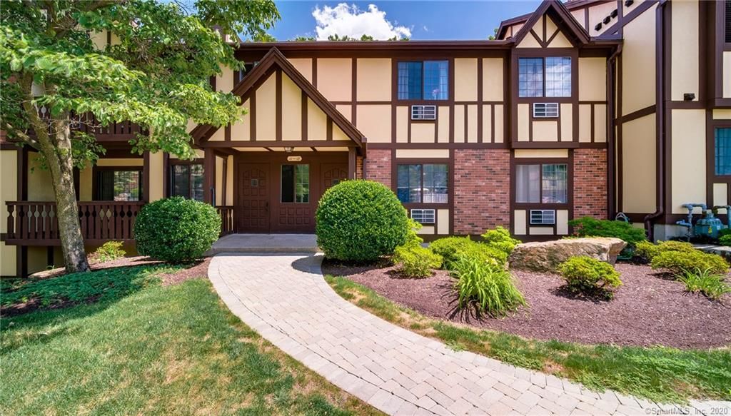 16 Canterbury Rd 16, Bridgeport, CT 2 Bed, 2 Bath Condo 37 Photos