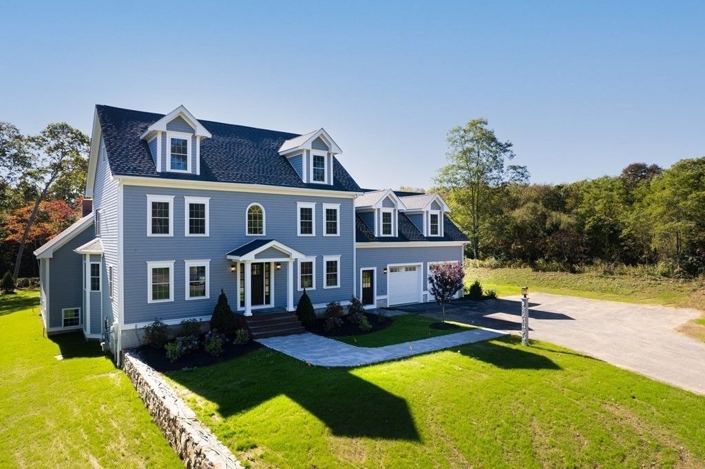 42 Clarks Cove Dr, Dartmouth, MA 02748