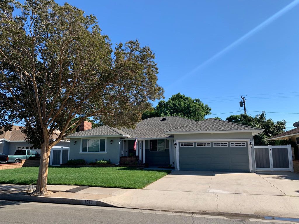 1318 E  14th St, Santa Ana, CA 92701