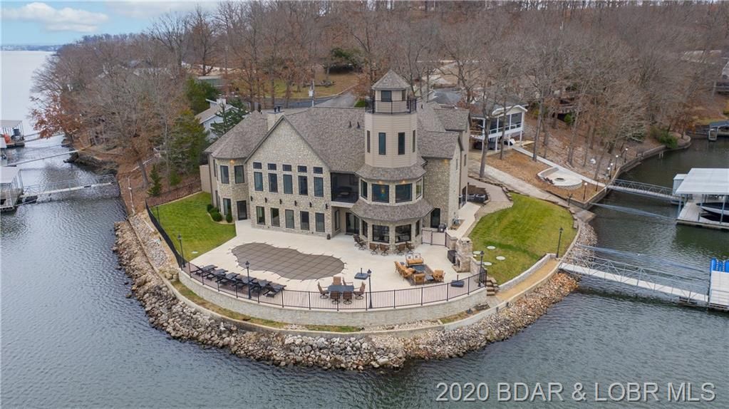 2179 Valley Rd, Osage Beach, MO 6 Bed, 5 Bath SingleFamily Home 57