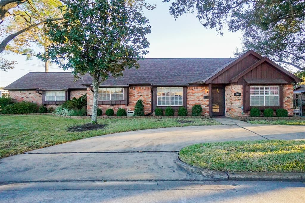140 7th St, Sugar Land, TX 77498