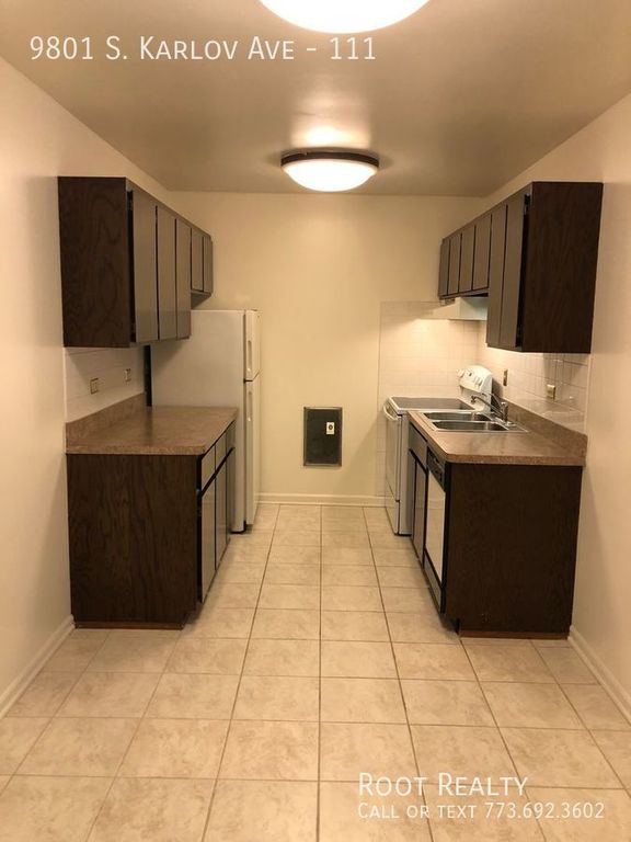 9801 S Karlov Ave #111, Oak Lawn, IL 60453