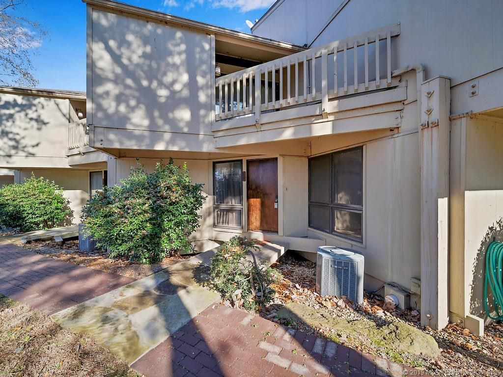 29898 S 566 Rd #213, Monkey Island, OK 74331