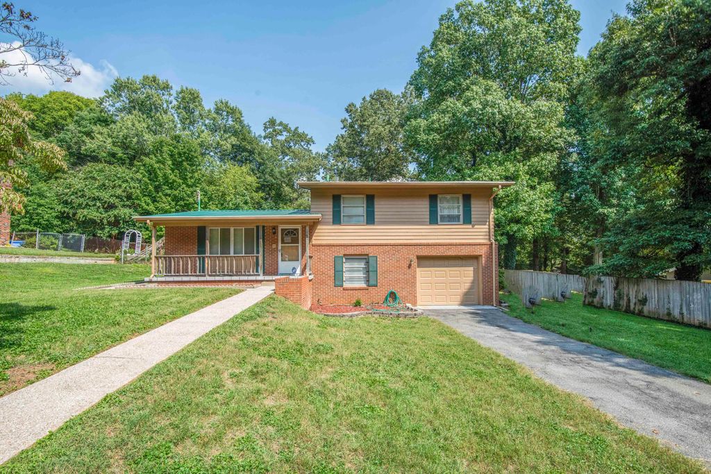 716 Cessna Rd, Knoxville, TN 37919