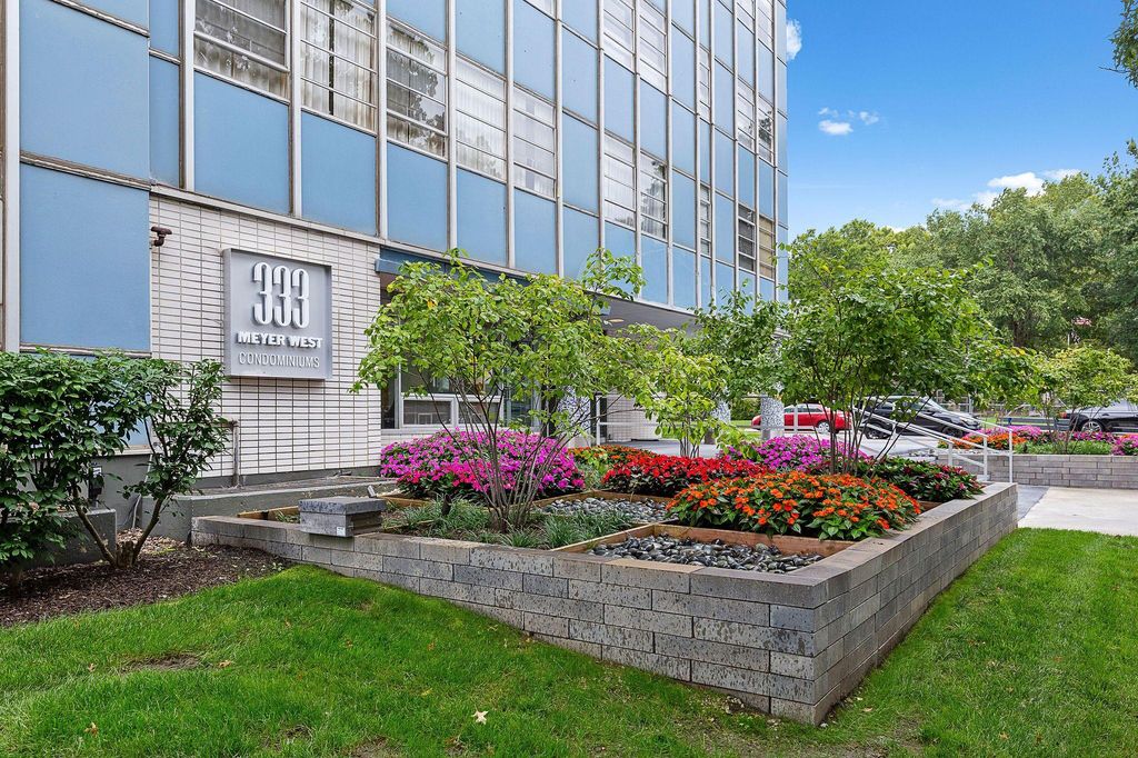 333 W Meyer Blvd #405, Kansas City, MO 64113