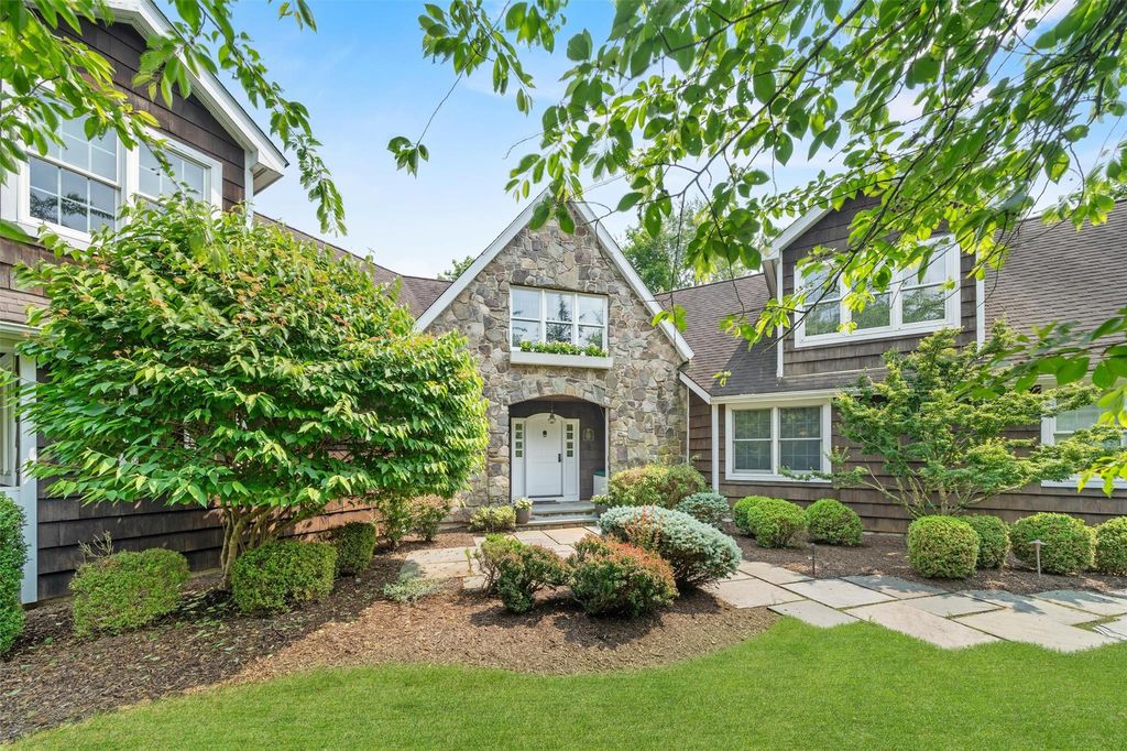 Café Warwick Valley Wine And Distillery 2025 Luxury Wine Tour