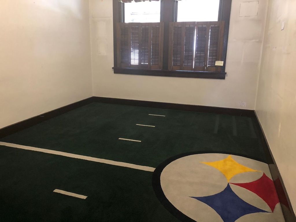 1130 Race St, McKees Rocks, PA 15136