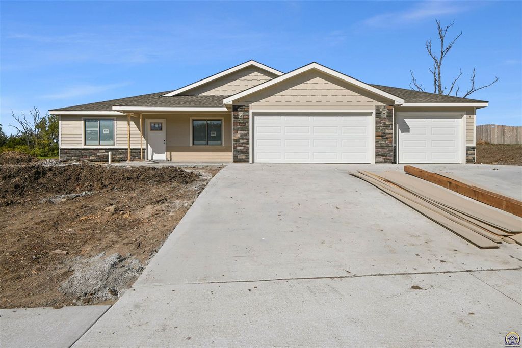 3308 SE 23rd St, Topeka, KS 66605