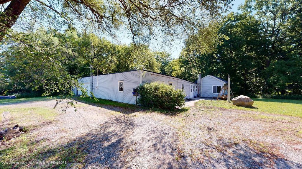 2959 S Michigan Rd, Eaton Rapids, MI 2 Bed, 1 Bath SingleFamily Home