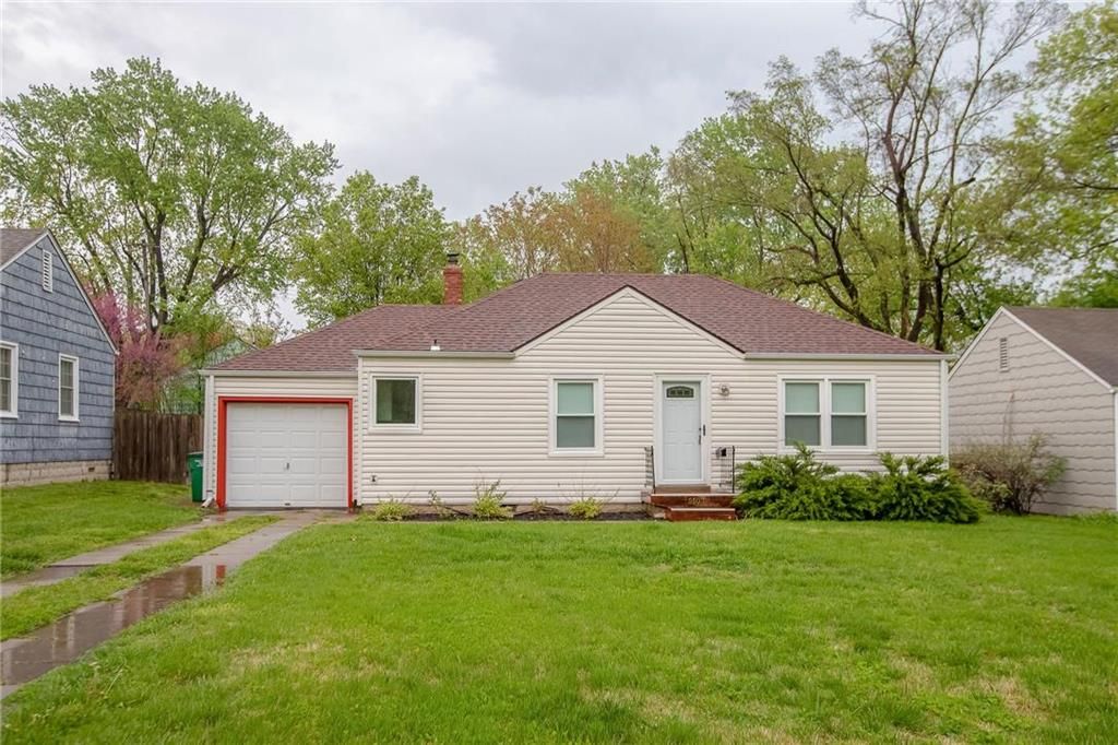 5107 Rosewood Dr, Roeland Park, KS 2 Bed, 1 Bath SingleFamily Home