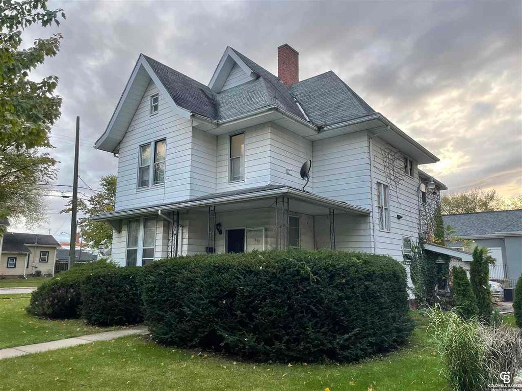 203 N Cedar St, Owosso, MI 48867