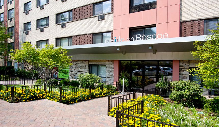 532 W Roscoe St, Chicago, IL 60657
