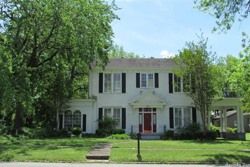 207 W Church St, Morrilton, AR 72110