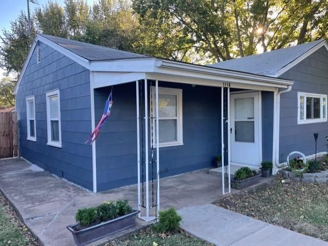 1118 E 7th St, Wellington, KS 67152