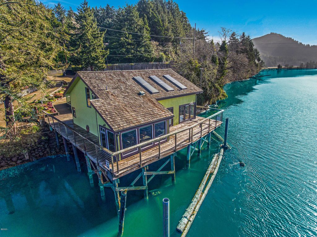 182 Siletz Hwy, Siletz, OR 2 Bed, 3 Bath SingleFamily Home 66