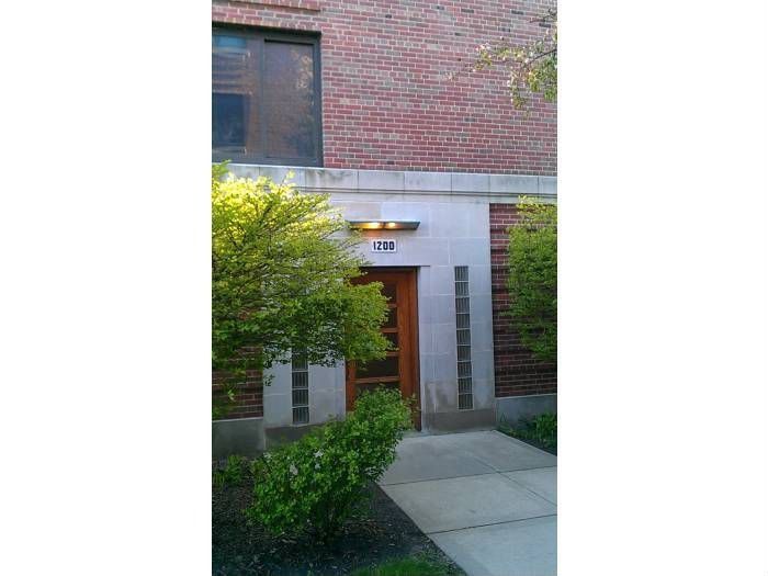 1200 W Chase Ave #2B, Chicago, IL 60626