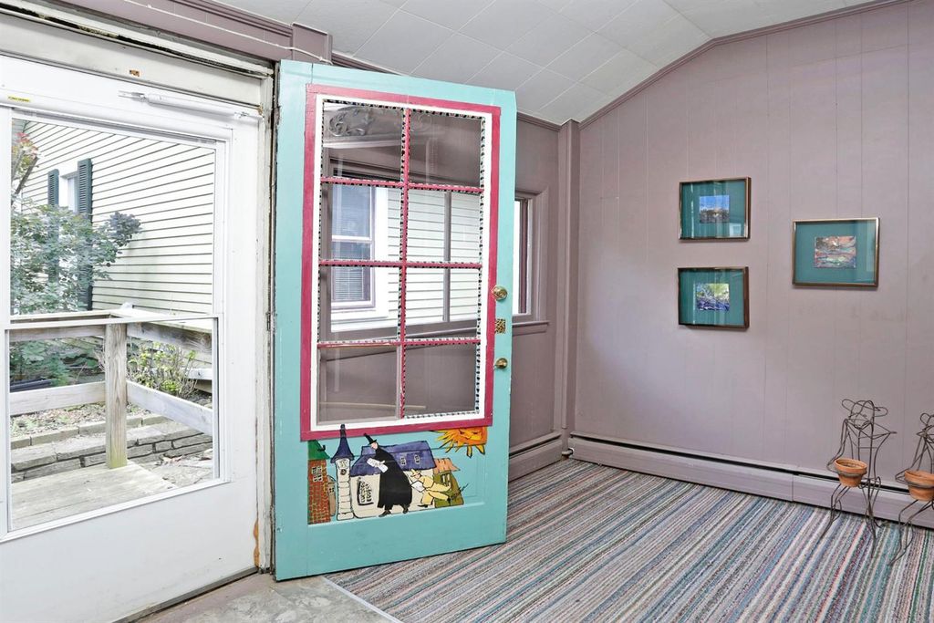 483 W Lexington Ave, Danville, KY - 2 Bed, 2 Bath Single-Family Home