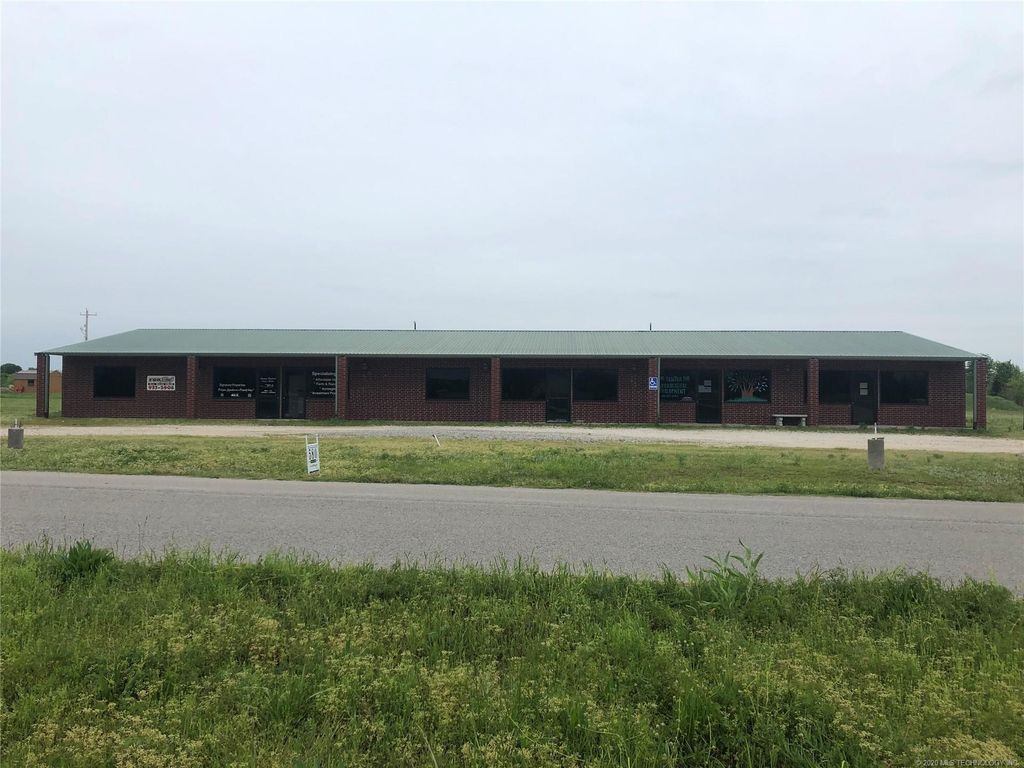 101 S Fair Barn Rd, Coalgate, OK 74538 4 Bed, 2 Bath MultiFamily