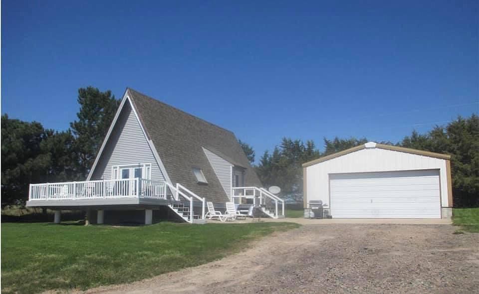21 Alta Vis, Lewellen, NE 69147