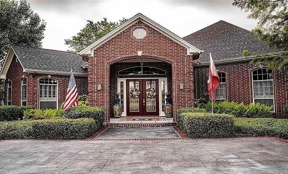 911 Timber Ln, Caldwell, TX 77836